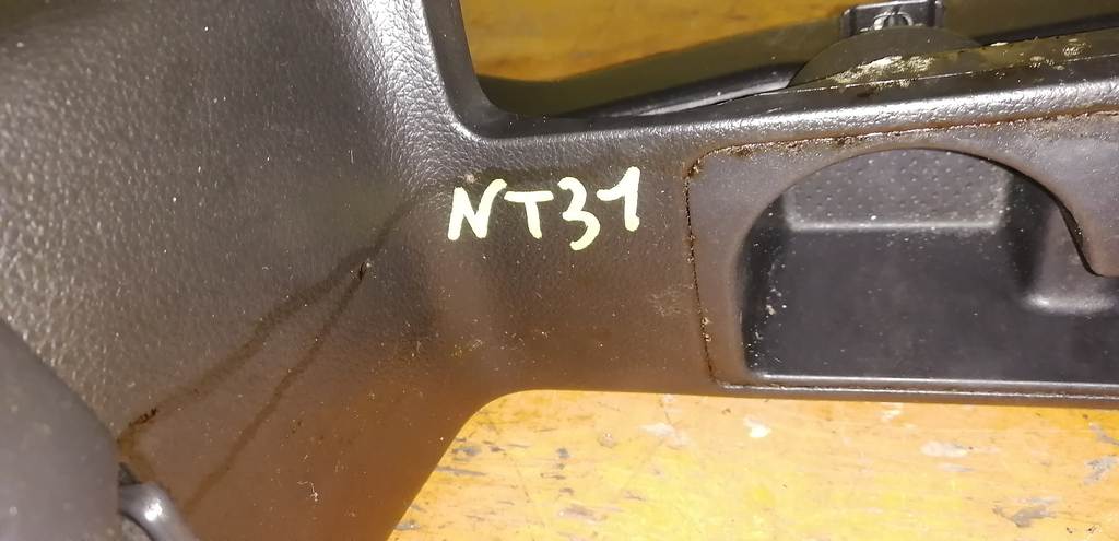 консоль между сидений Nissan X-Trail