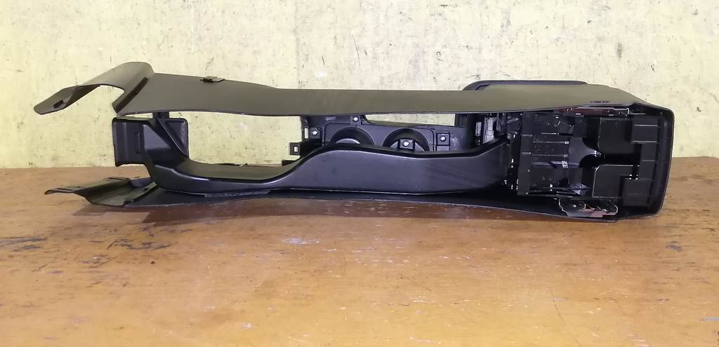 консоль между сидений Nissan X-Trail