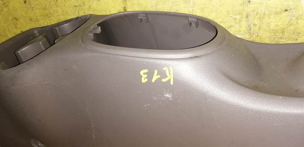 консоль между сидений Nissan March