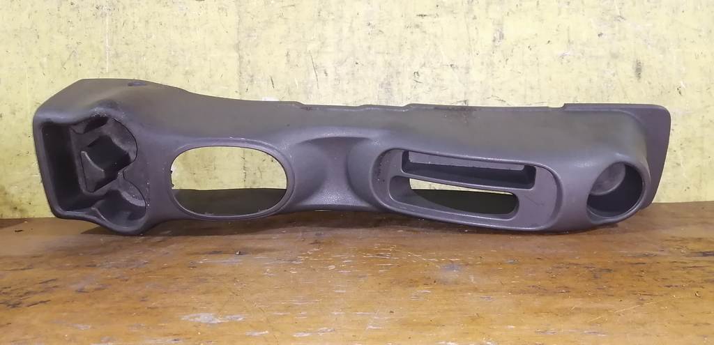 консоль между сидений Nissan March