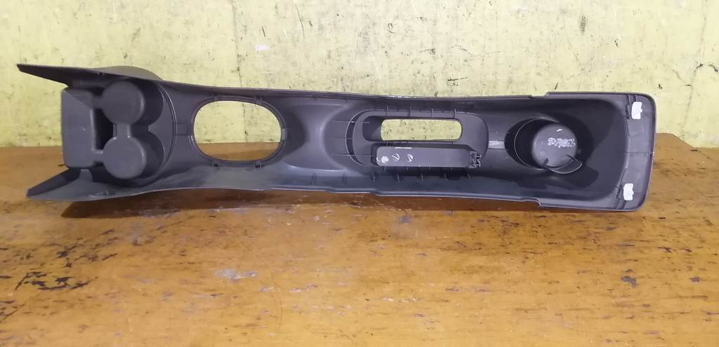 консоль между сидений Nissan March