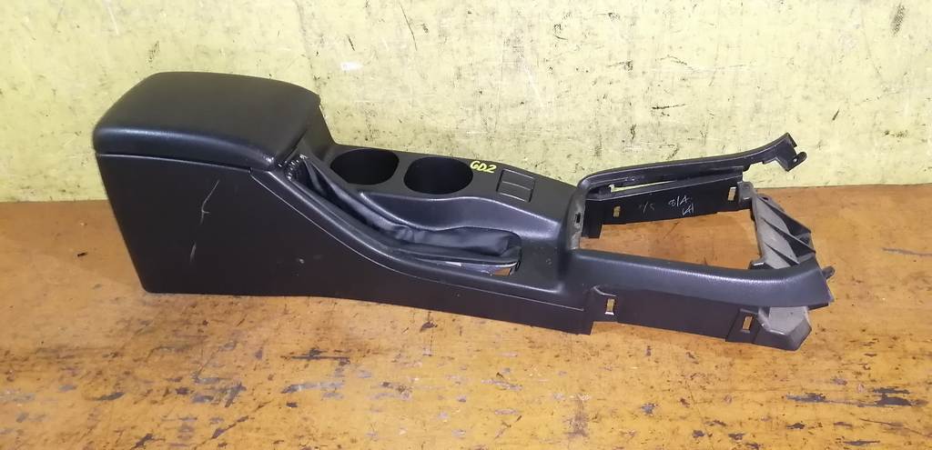 консоль между сидений Subaru Impreza