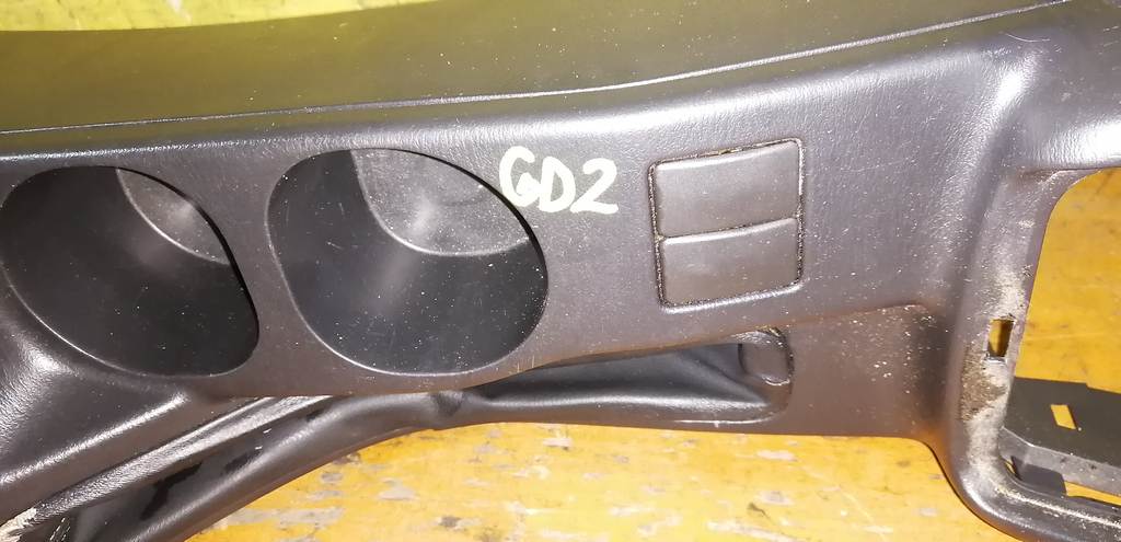 консоль между сидений Subaru Impreza