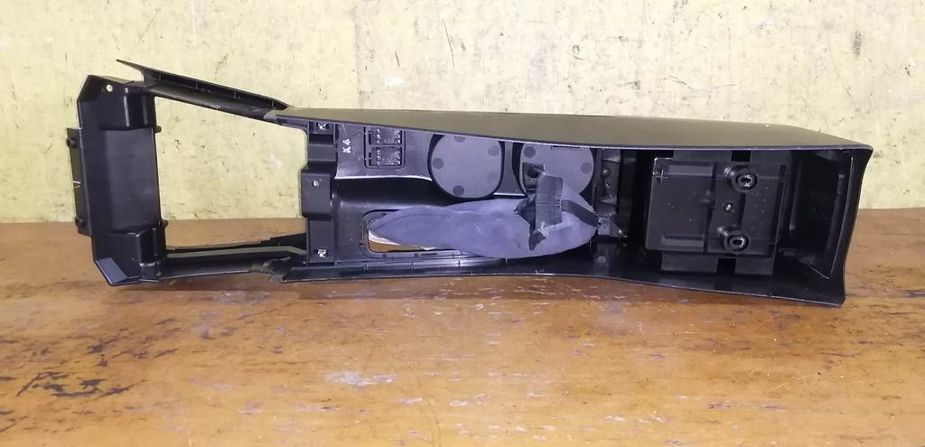 консоль между сидений Subaru Impreza