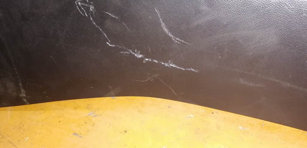 консоль между сидений Mazda Axela