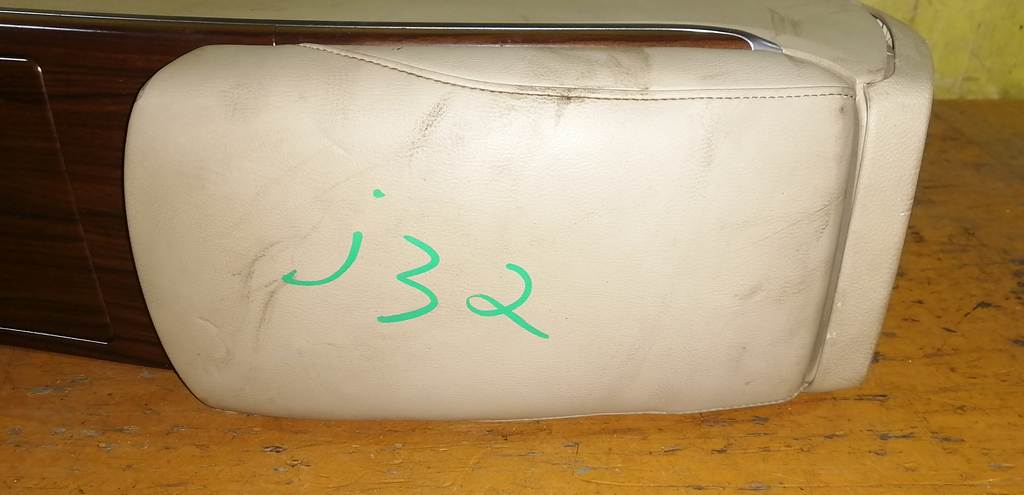 консоль между сидений Nissan Teana