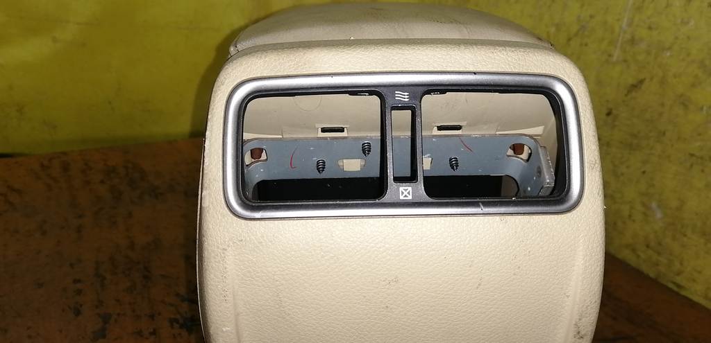 консоль между сидений Nissan Teana