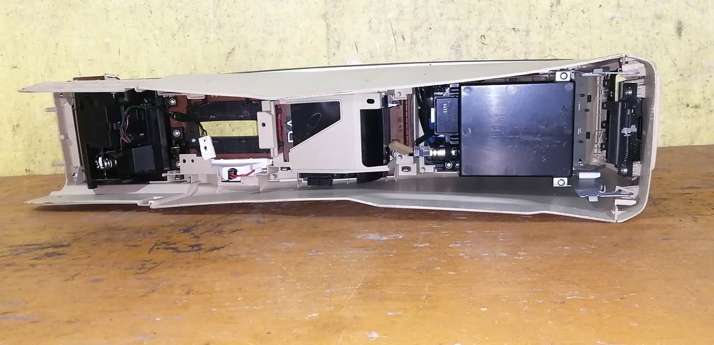 консоль между сидений Nissan Teana