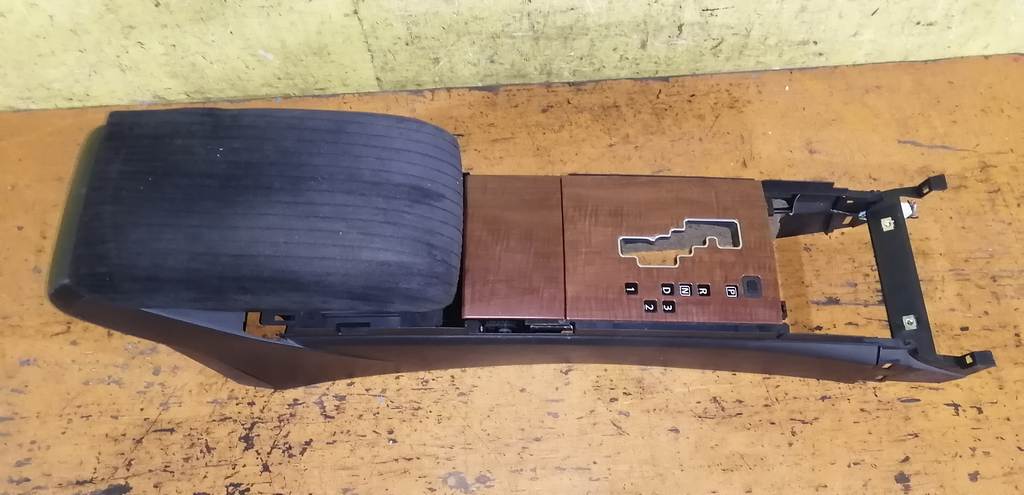 консоль между сидений Nissan Teana