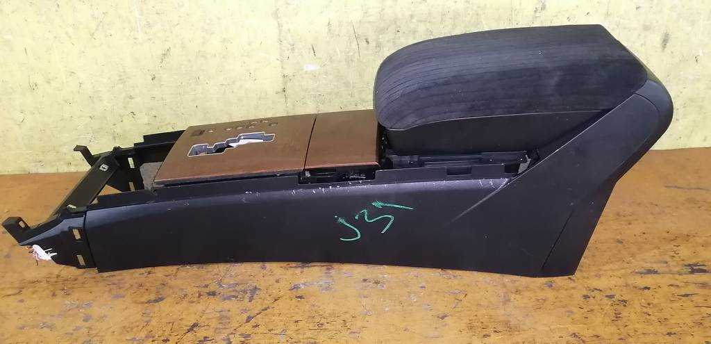 консоль между сидений Nissan Teana