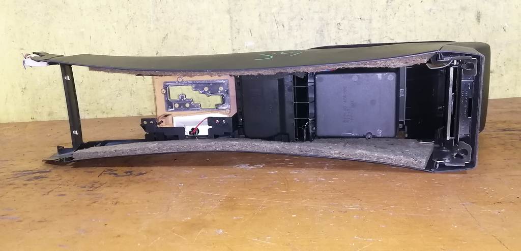 консоль между сидений Nissan Teana