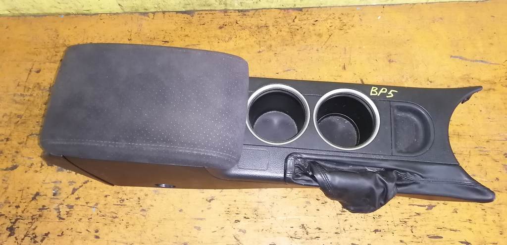 консоль между сидений Subaru Legacy