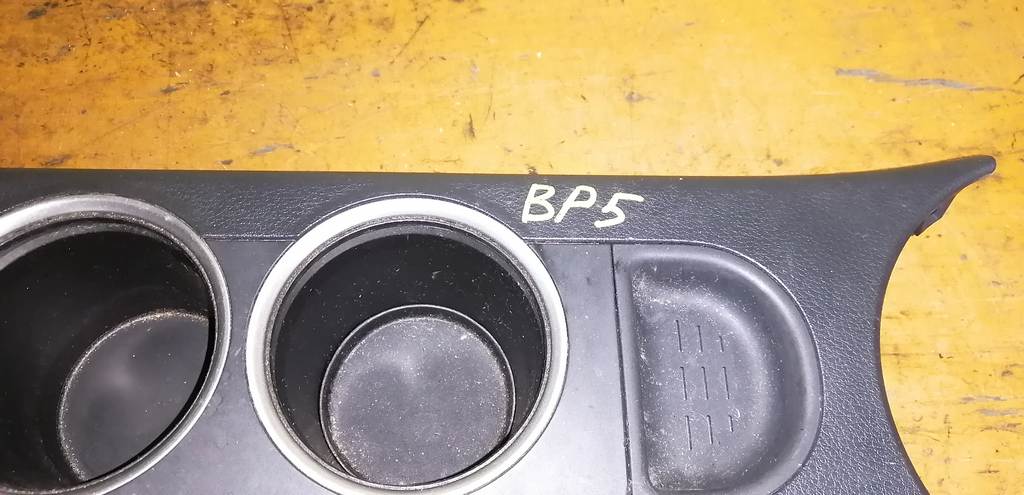 консоль между сидений Subaru Legacy