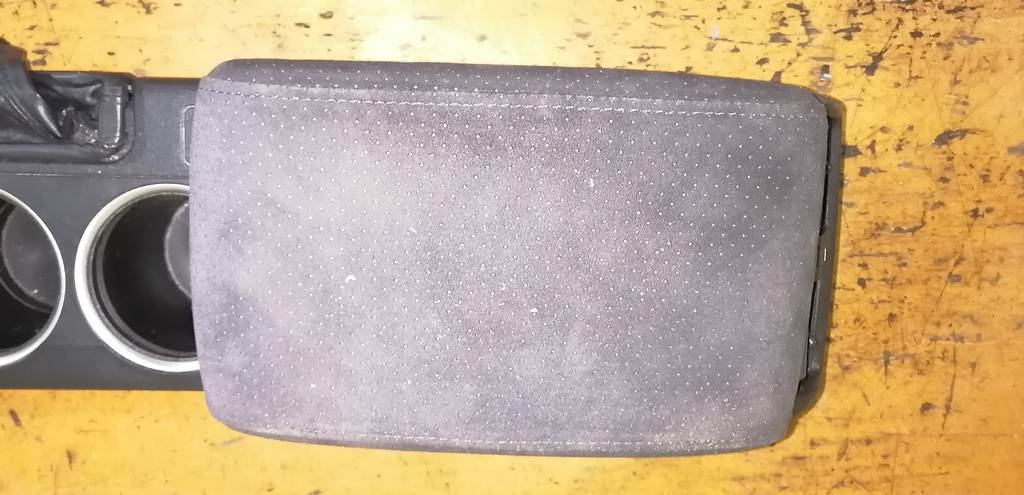 консоль между сидений Subaru Legacy