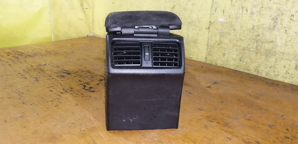 консоль между сидений Subaru Legacy