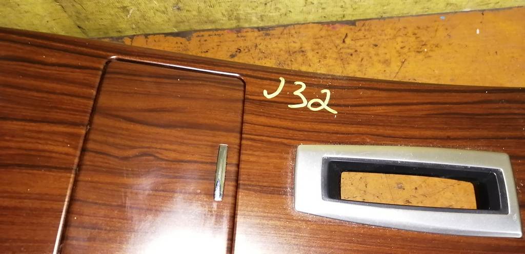 консоль между сидений Nissan Teana