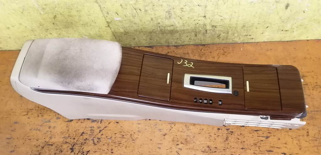 консоль между сидений Nissan Teana