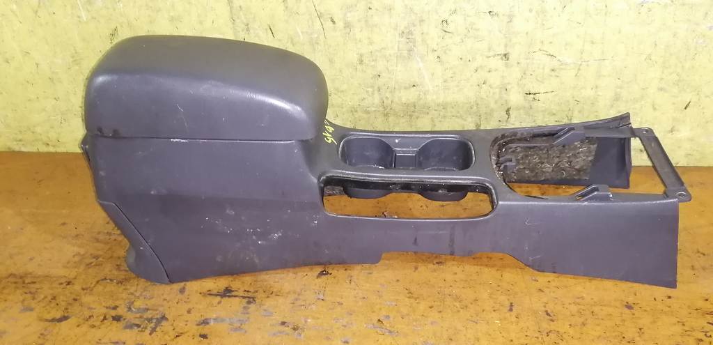 консоль между сидений Nissan Sunny