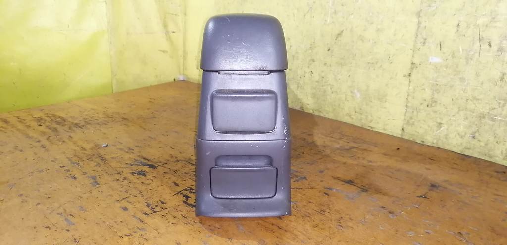 консоль между сидений Nissan Sunny