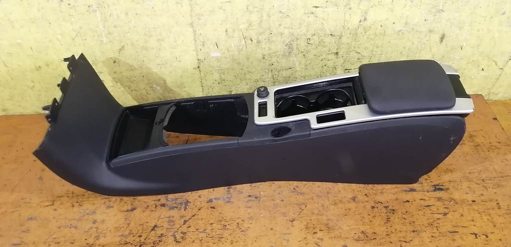 консоль между сидений Volvo C30