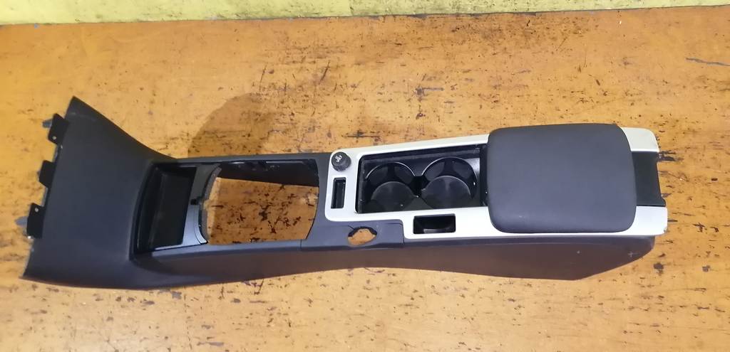 консоль между сидений Volvo C30