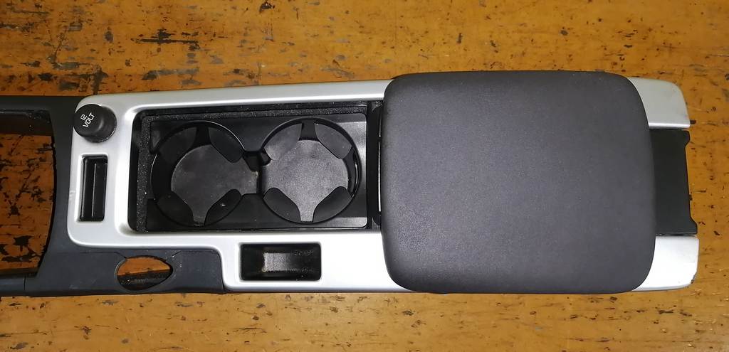 консоль между сидений Volvo C30