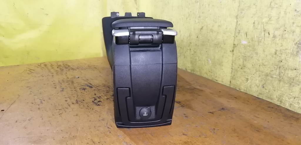 консоль между сидений Volvo C30