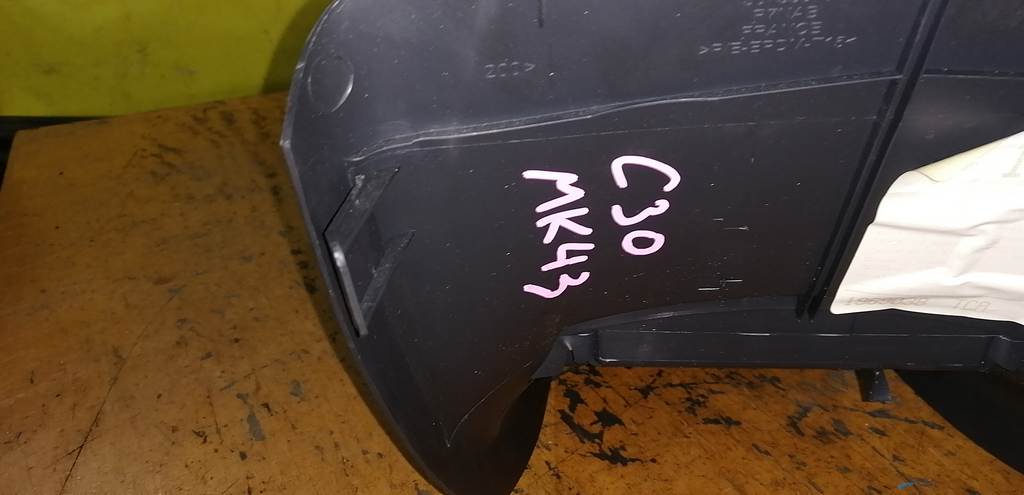 консоль между сидений Volvo C30