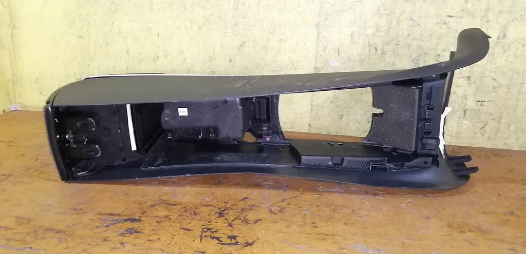 консоль между сидений Volvo C30