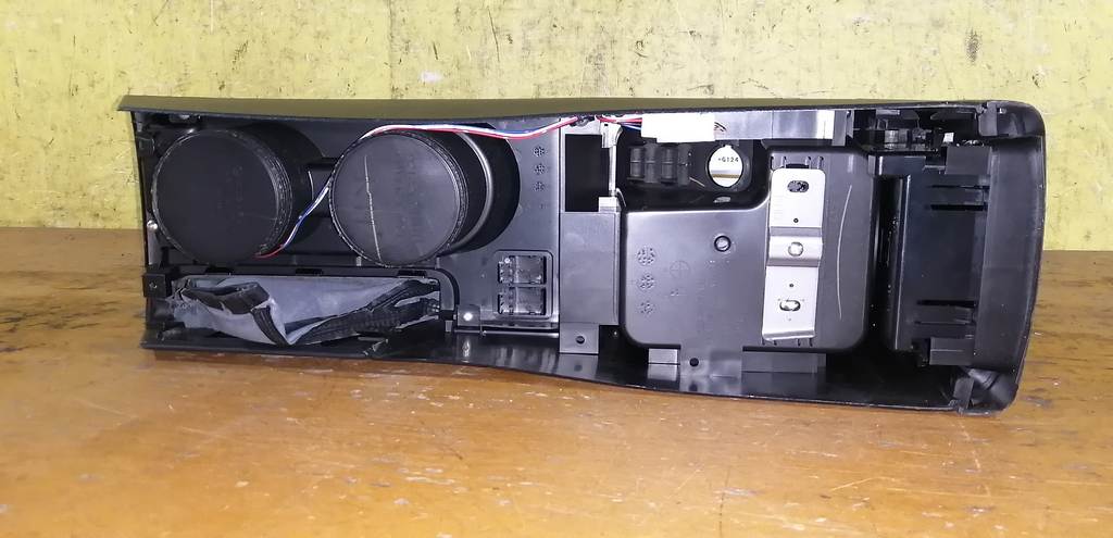 консоль между сидений Subaru Impreza