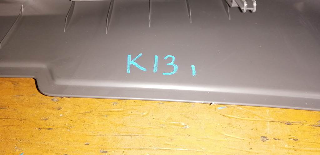 консоль между сидений Nissan March