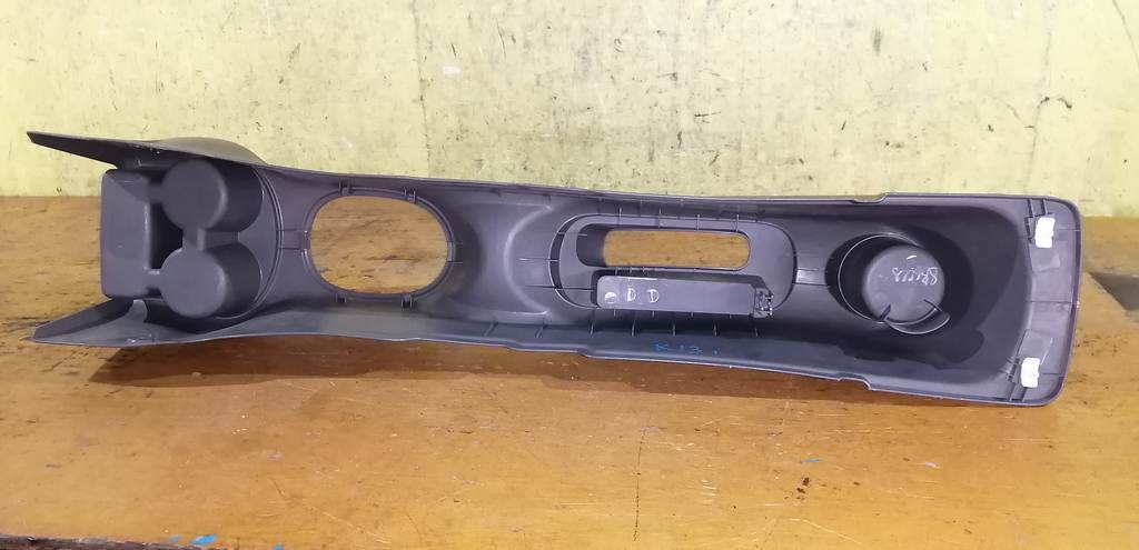 консоль между сидений Nissan March