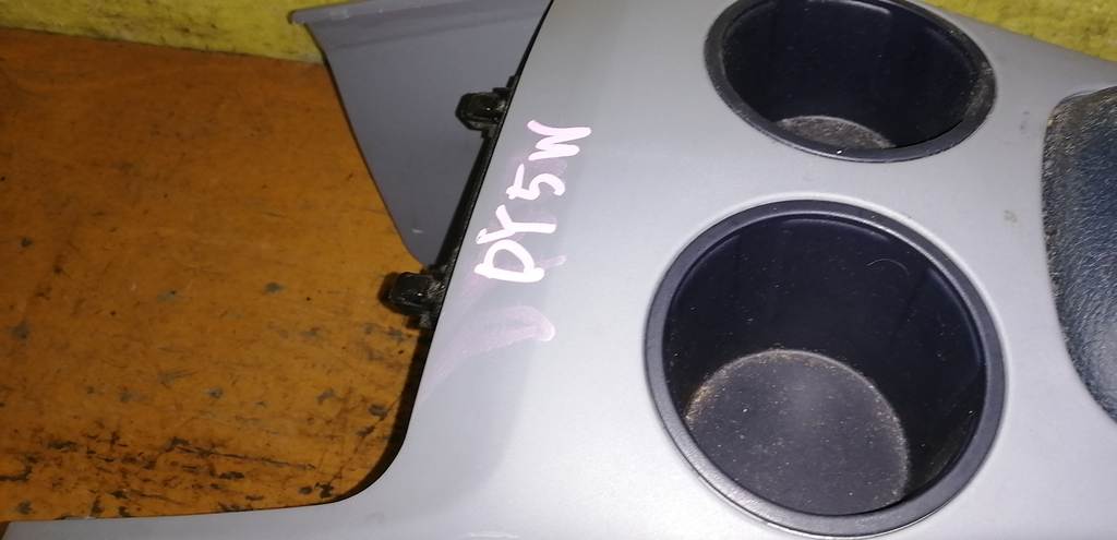 консоль между сидений Mazda Demio