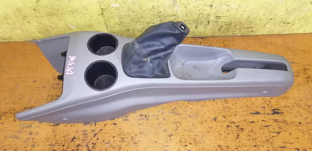 консоль между сидений Mazda Demio