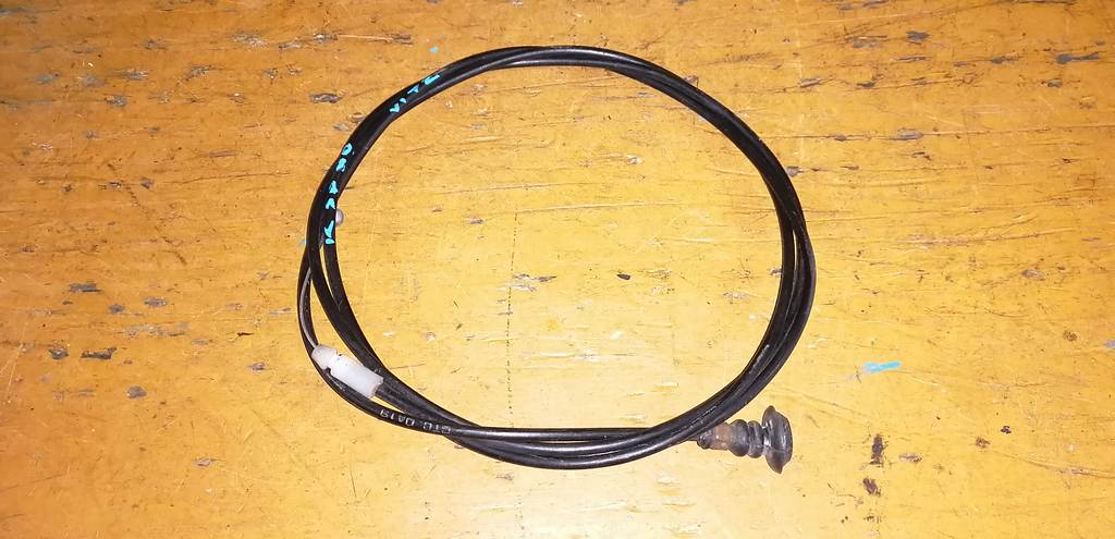 трос капота Toyota Vitz