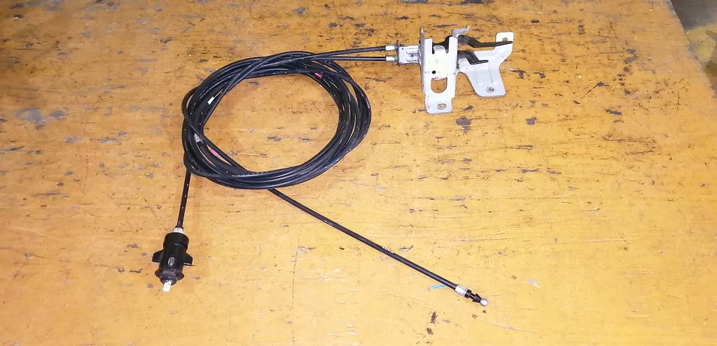 тросик багажника Subaru Impreza