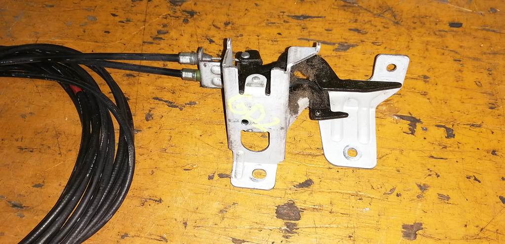 тросик багажника Subaru Impreza