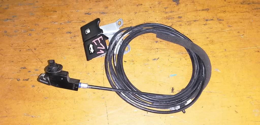 тросик лючка бака Nissan Note