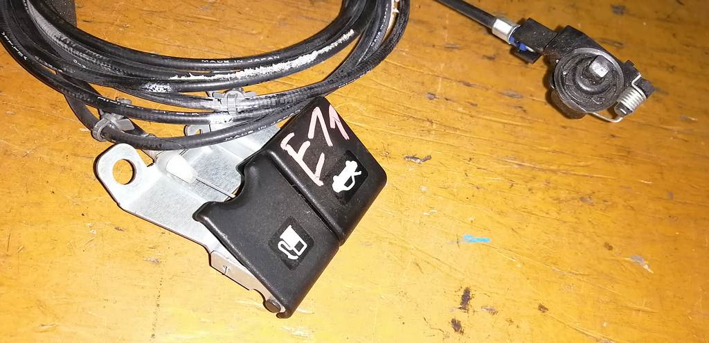 тросик лючка бака Nissan Note