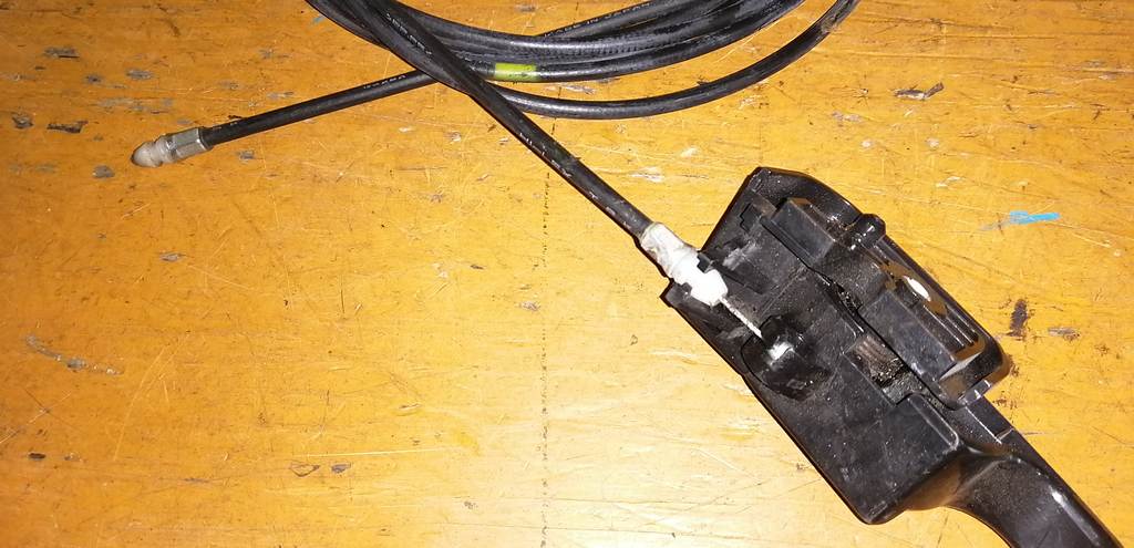 тросик лючка бака Mitsubishi Outlander