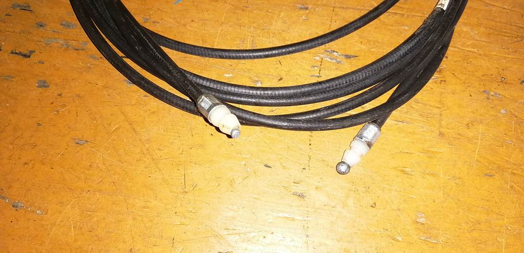 тросик лючка бака Mitsubishi Outlander