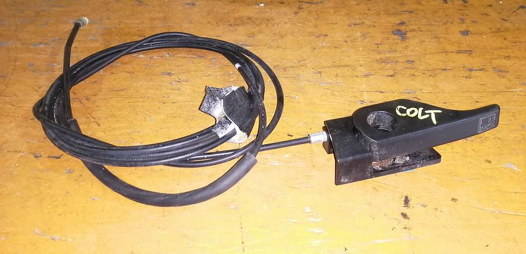 тросик лючка бака Mitsubishi Colt