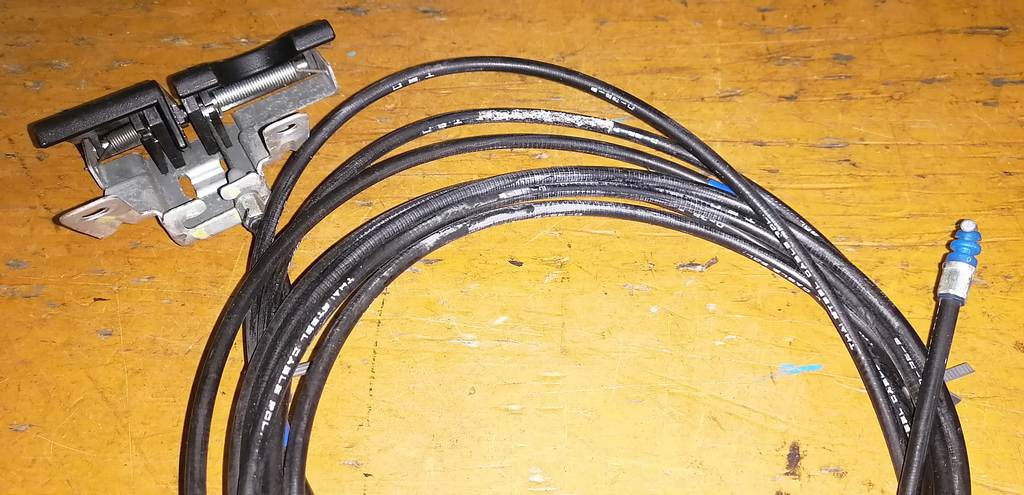 тросик лючка бака Nissan March