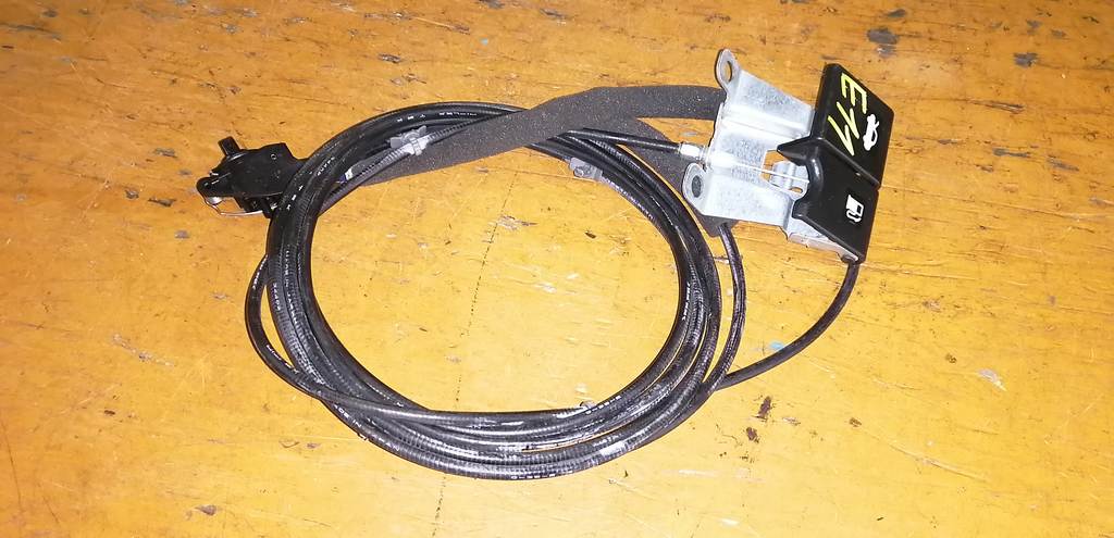 тросик лючка бака Nissan Note