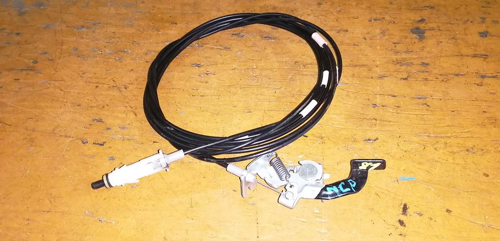 тросик лючка бака Toyota Sienta