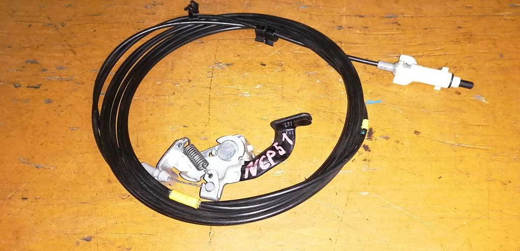 тросик лючка бака Toyota Probox