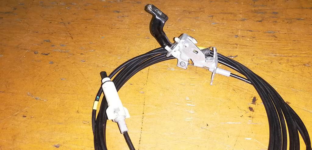 тросик лючка бака Toyota Probox