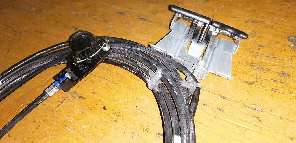 тросик лючка бака Nissan Note