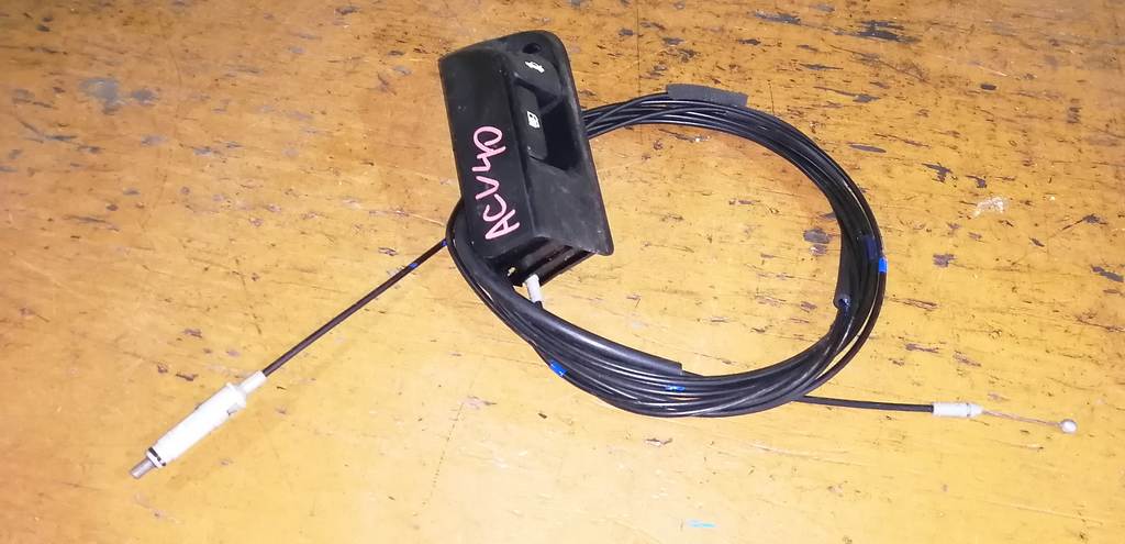 тросик лючка бака Toyota Camry