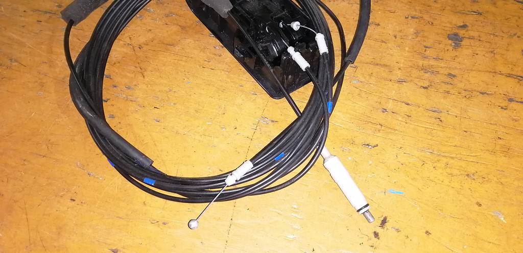 тросик лючка бака Toyota Camry